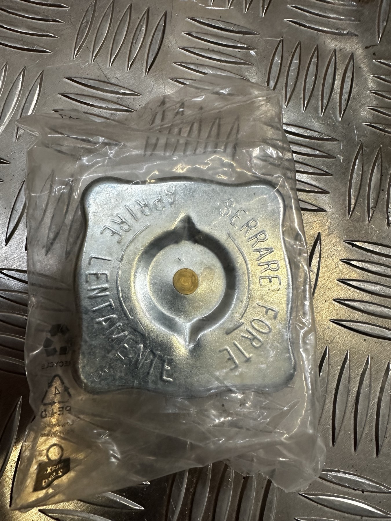 4927808 PLUG