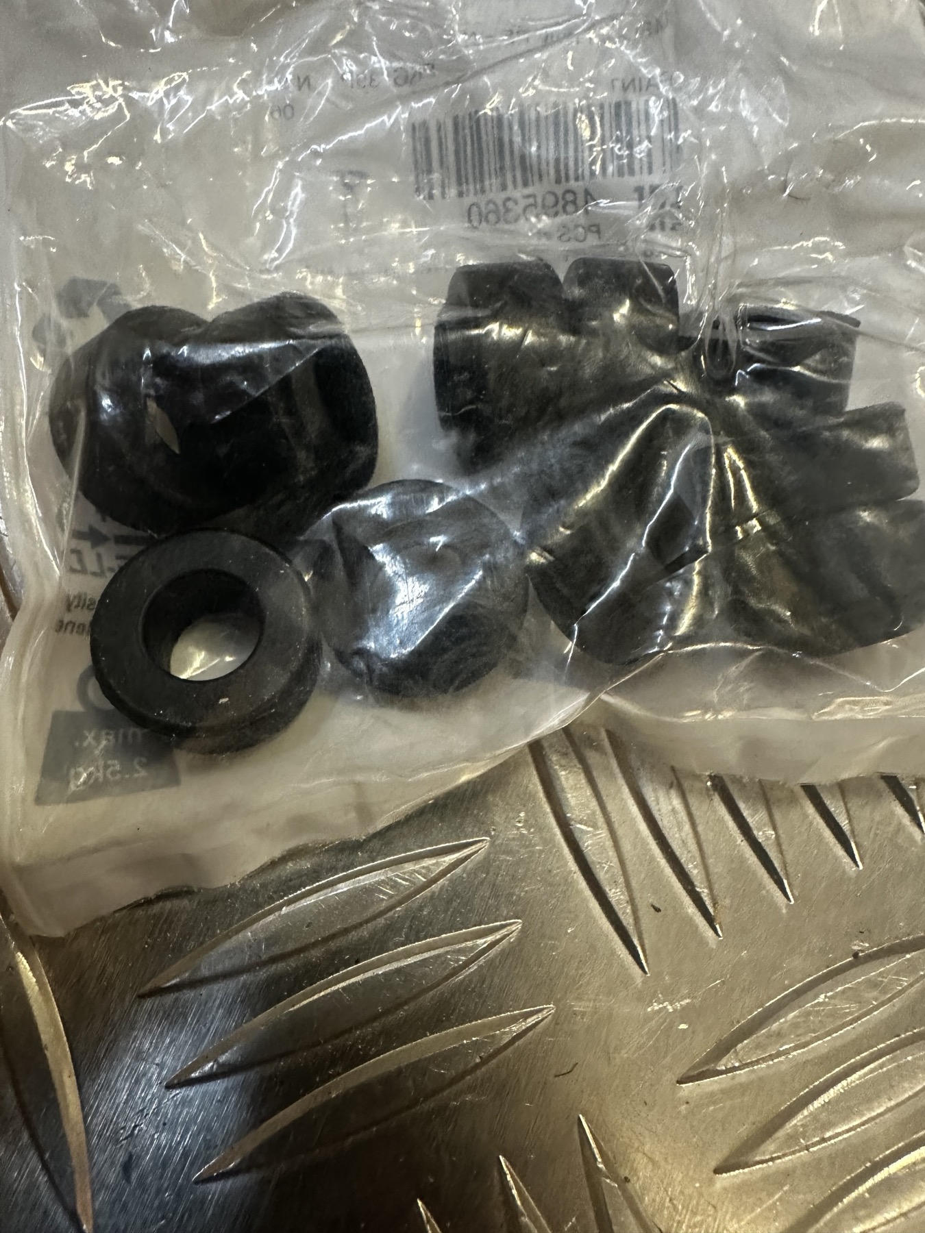 4895360 RUBBER LUG