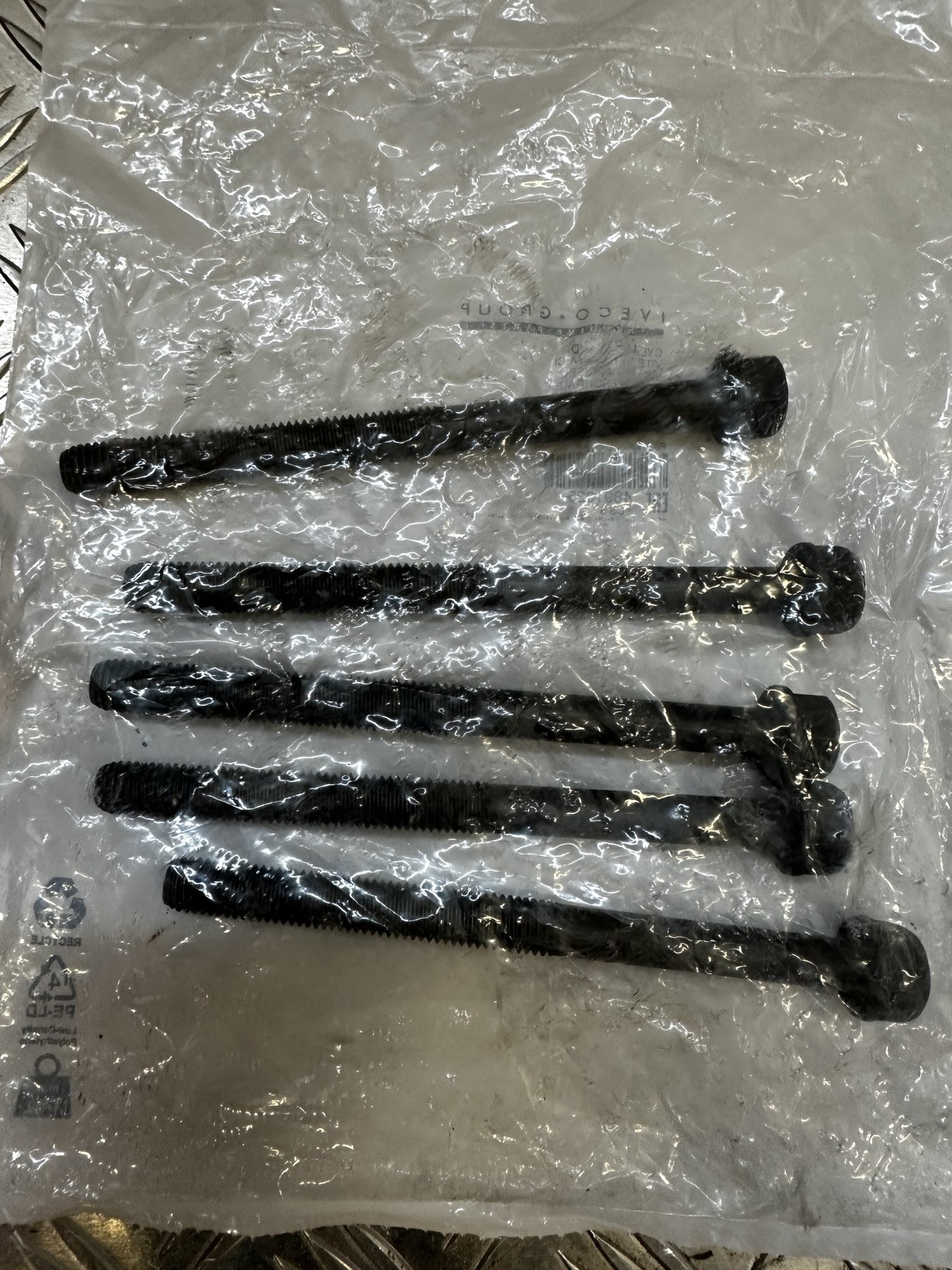 4891025 CYL. HEAD STUD