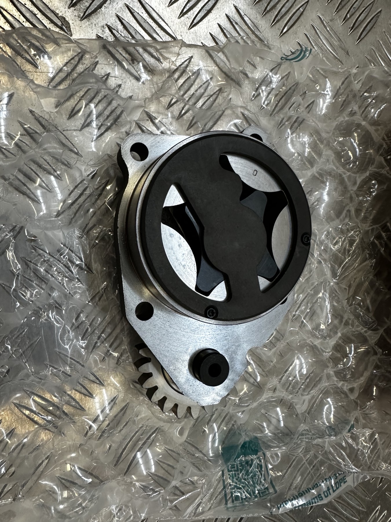 5802722566 LUBE OIL PUMP