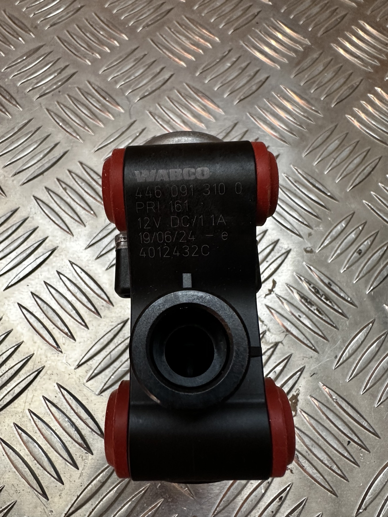 5801483179 CONTROL VALVE