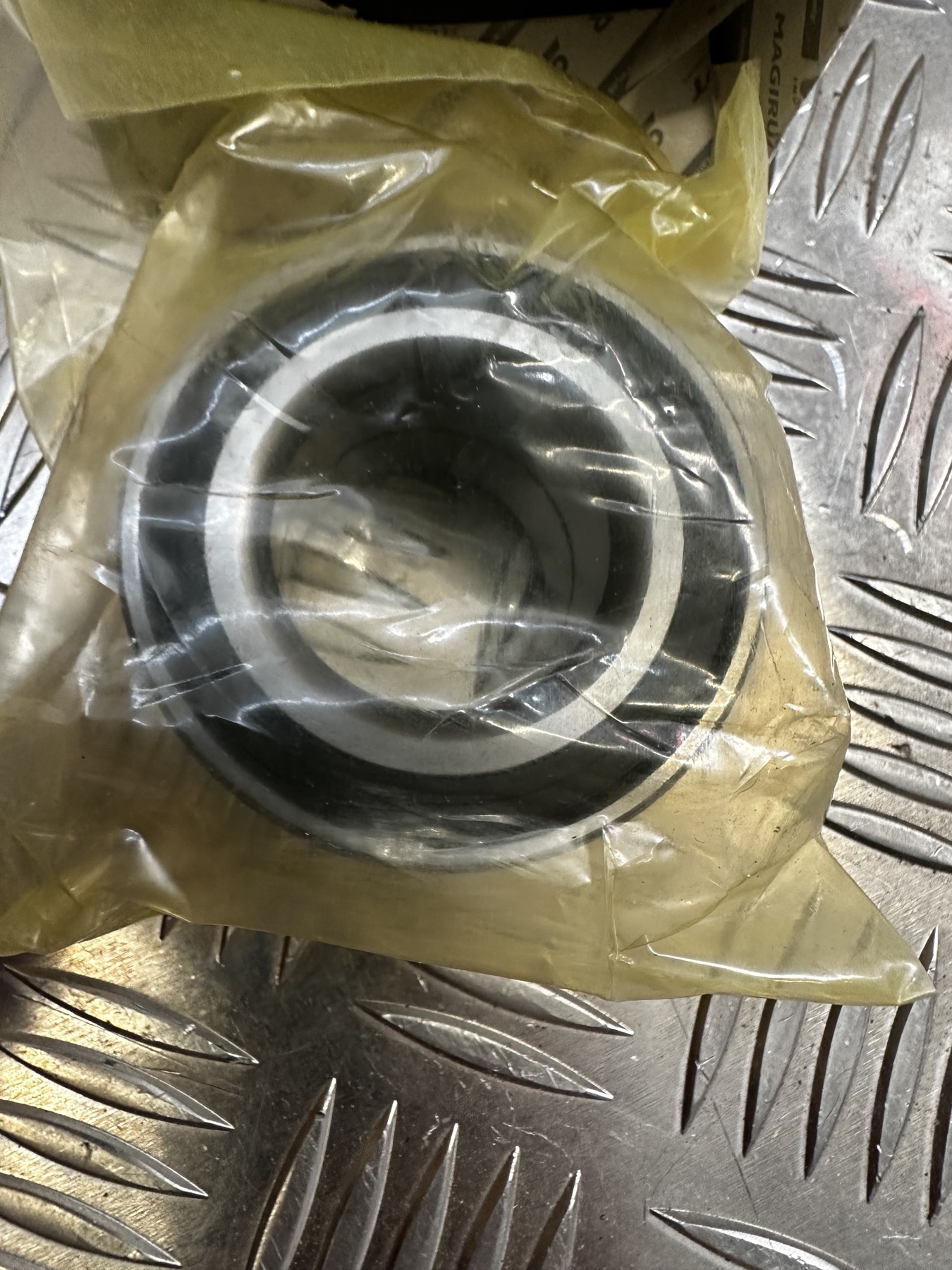 4892732 BALL BEARING