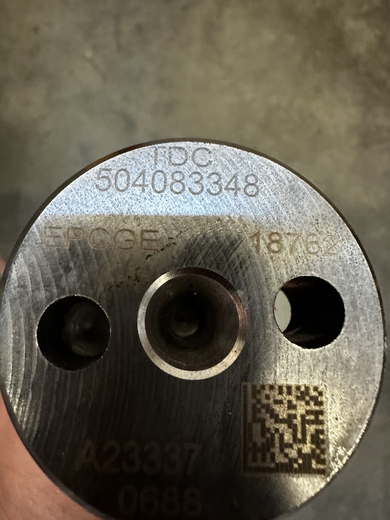 504083348 CAMSHAFT