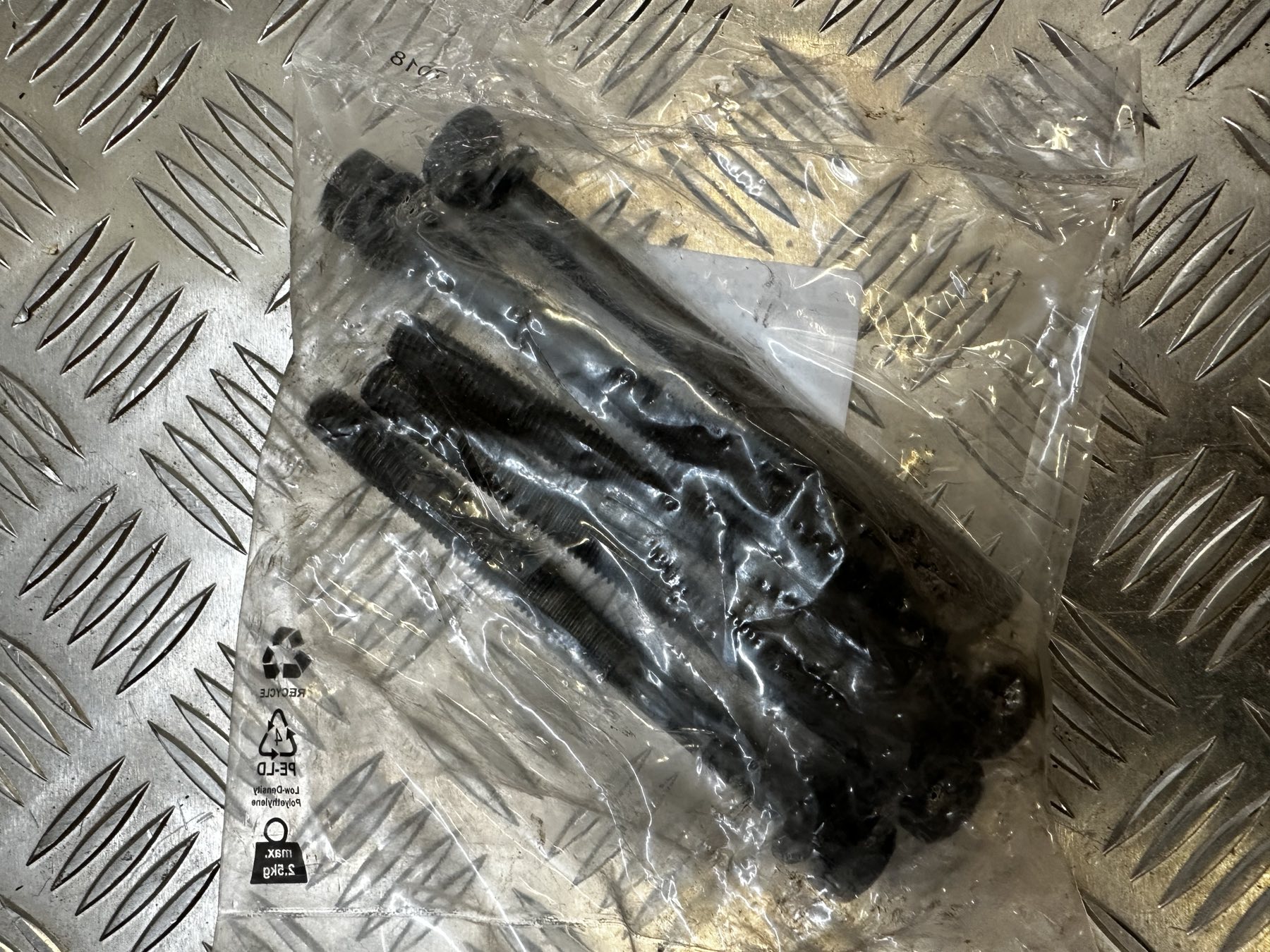 4892859 HEAD BOLT IVECO