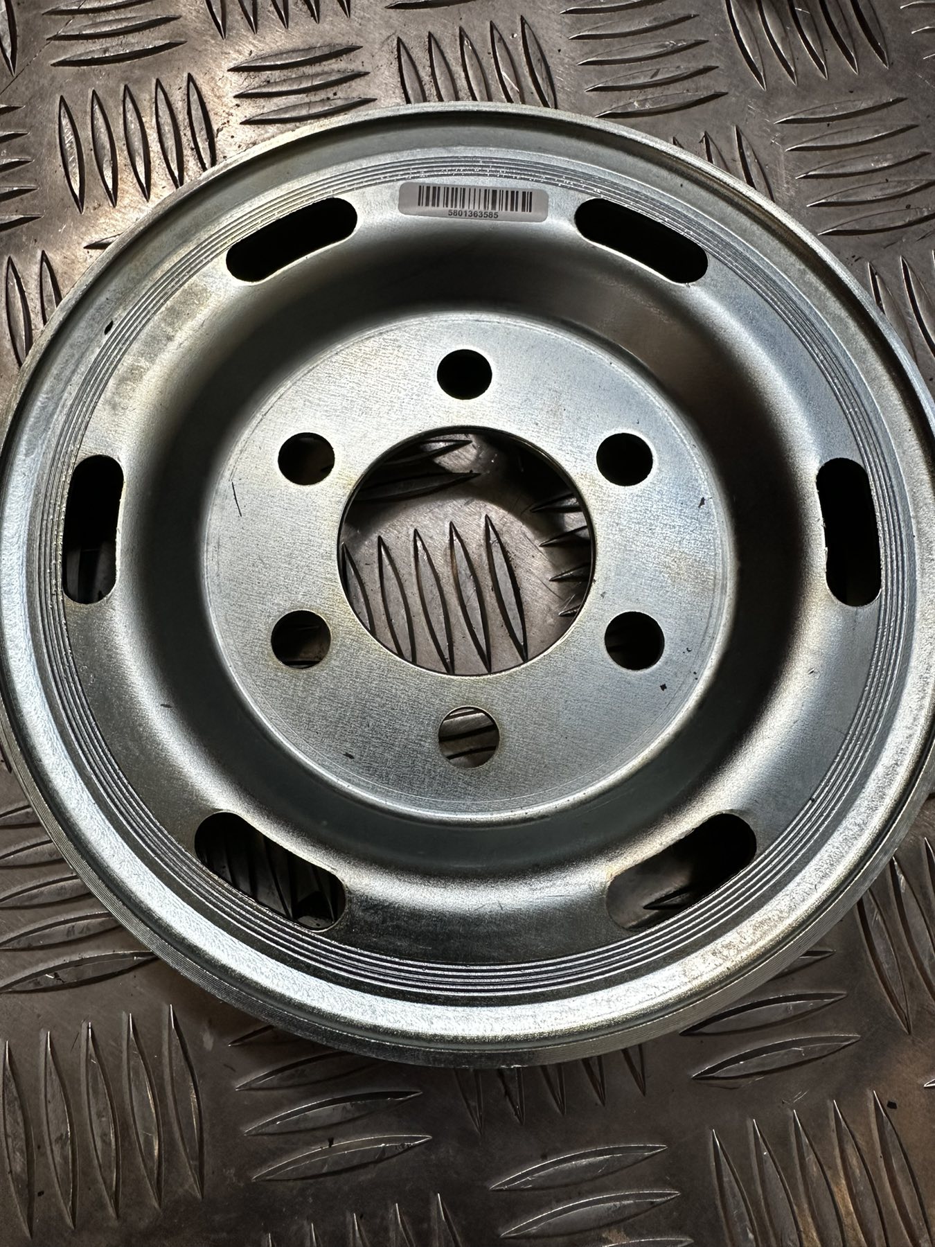 5801363585 PULLEY