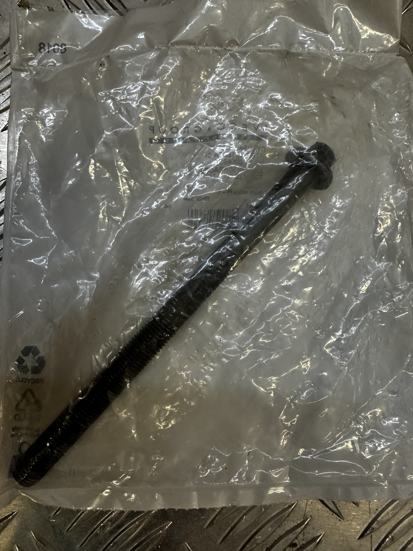 504081533 CYL. HEAD STUD