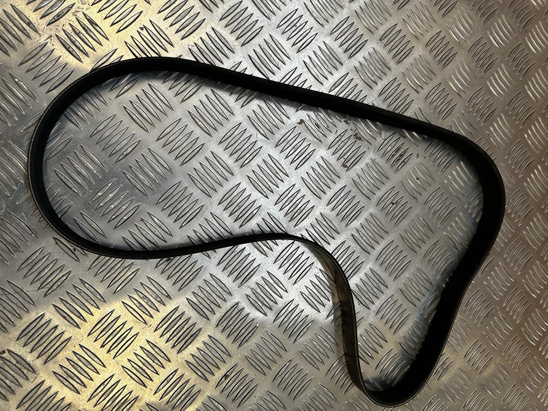 504090413 V-BELT CNH