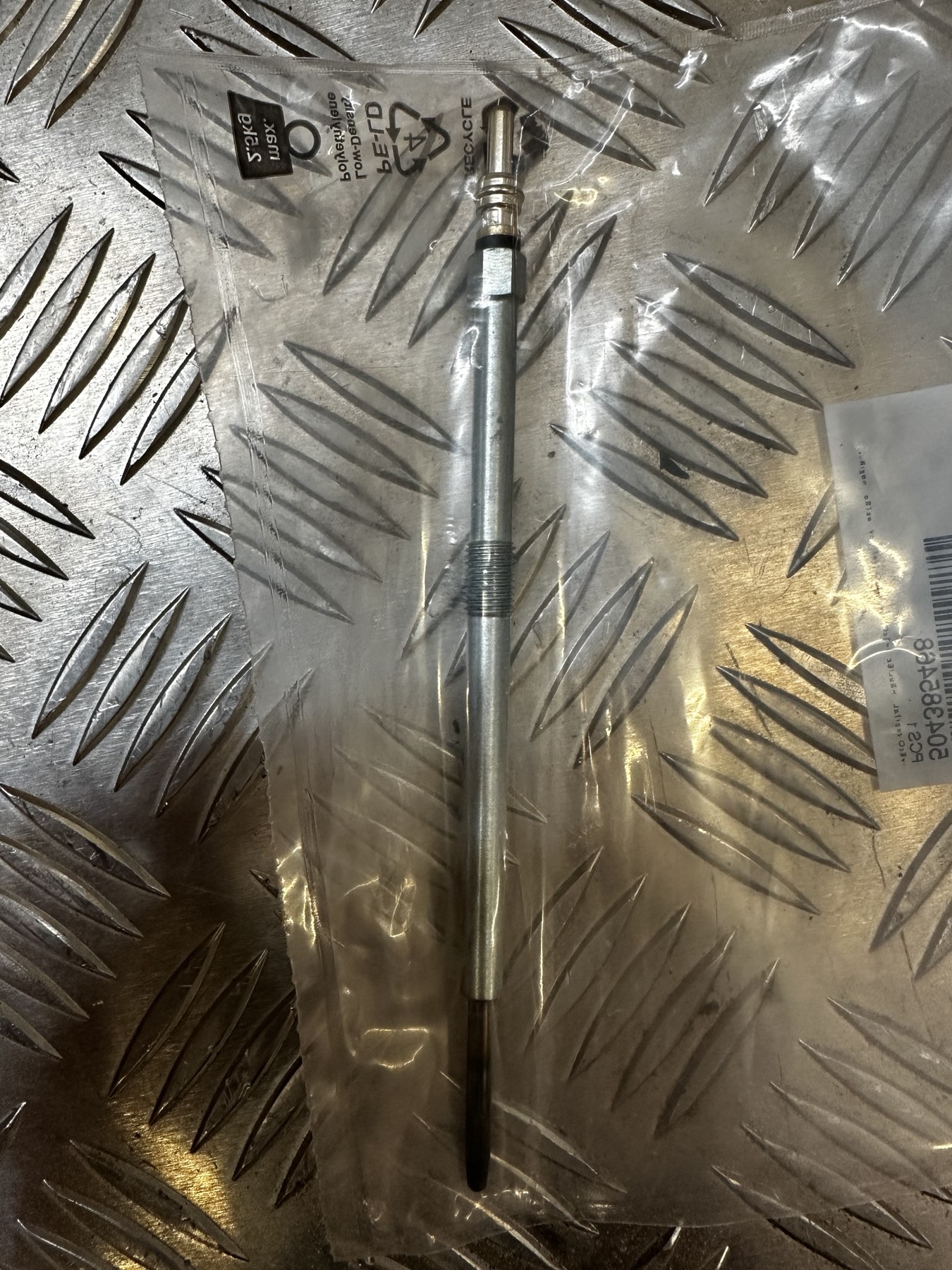 504385468 HEATER PLUG